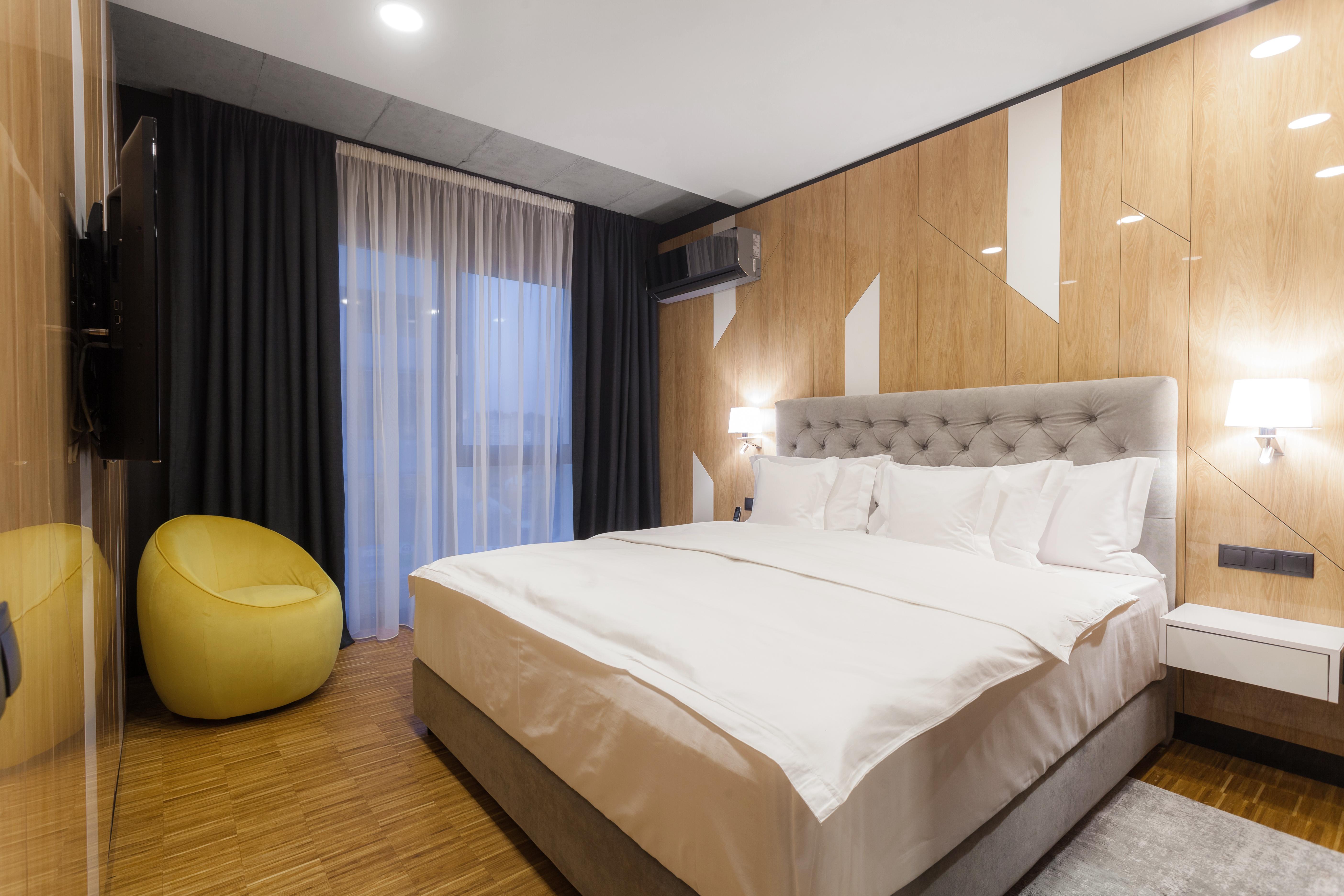 Hotel Platinia Kolozsvár Kültér fotó A bedroom in a hotel