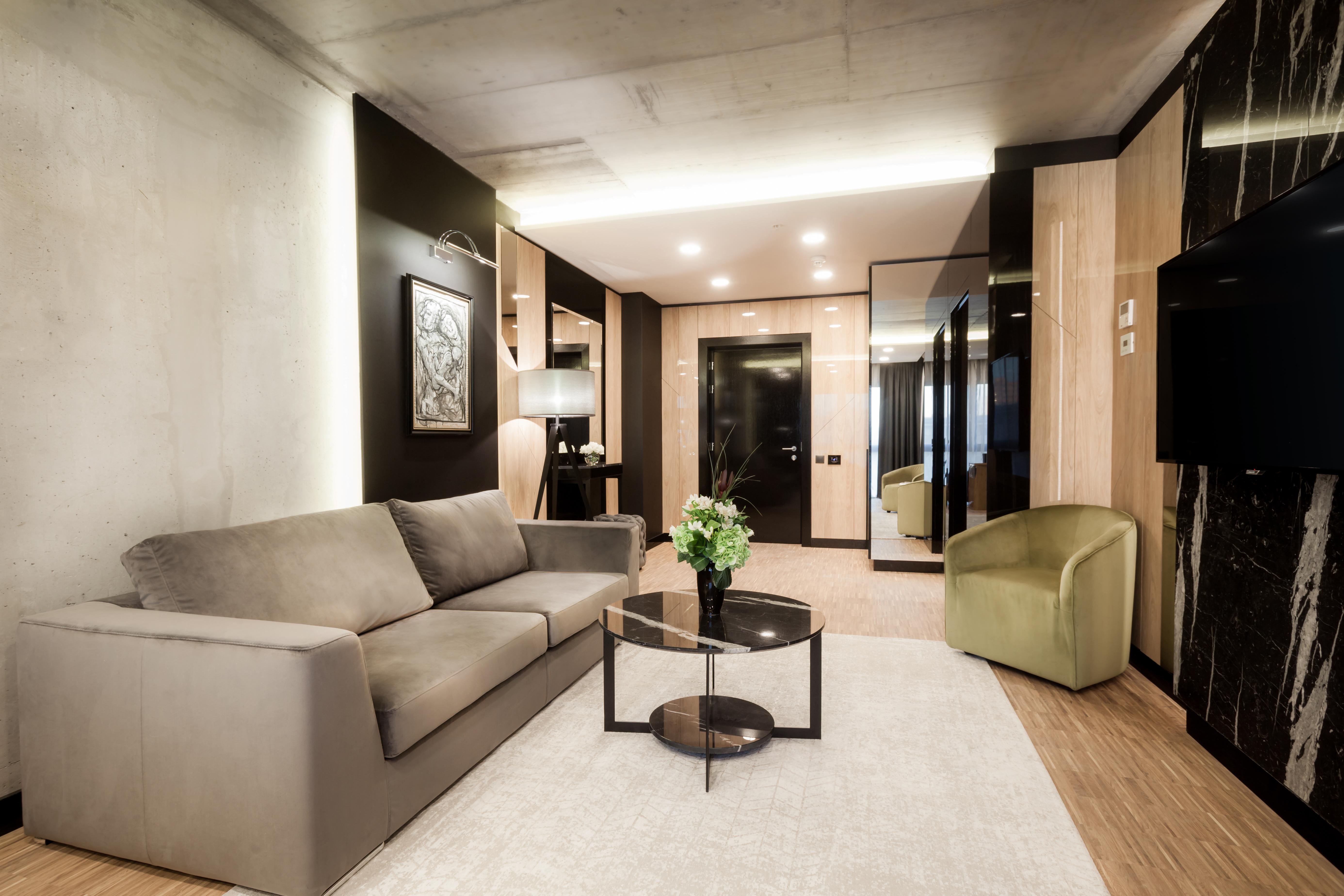 Hotel Platinia Kolozsvár Kültér fotó A suite at the hotel