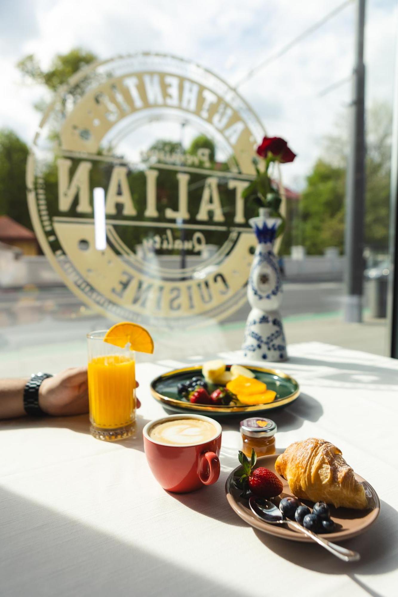 Hotel Platinia Kolozsvár Kültér fotó MALLAT
