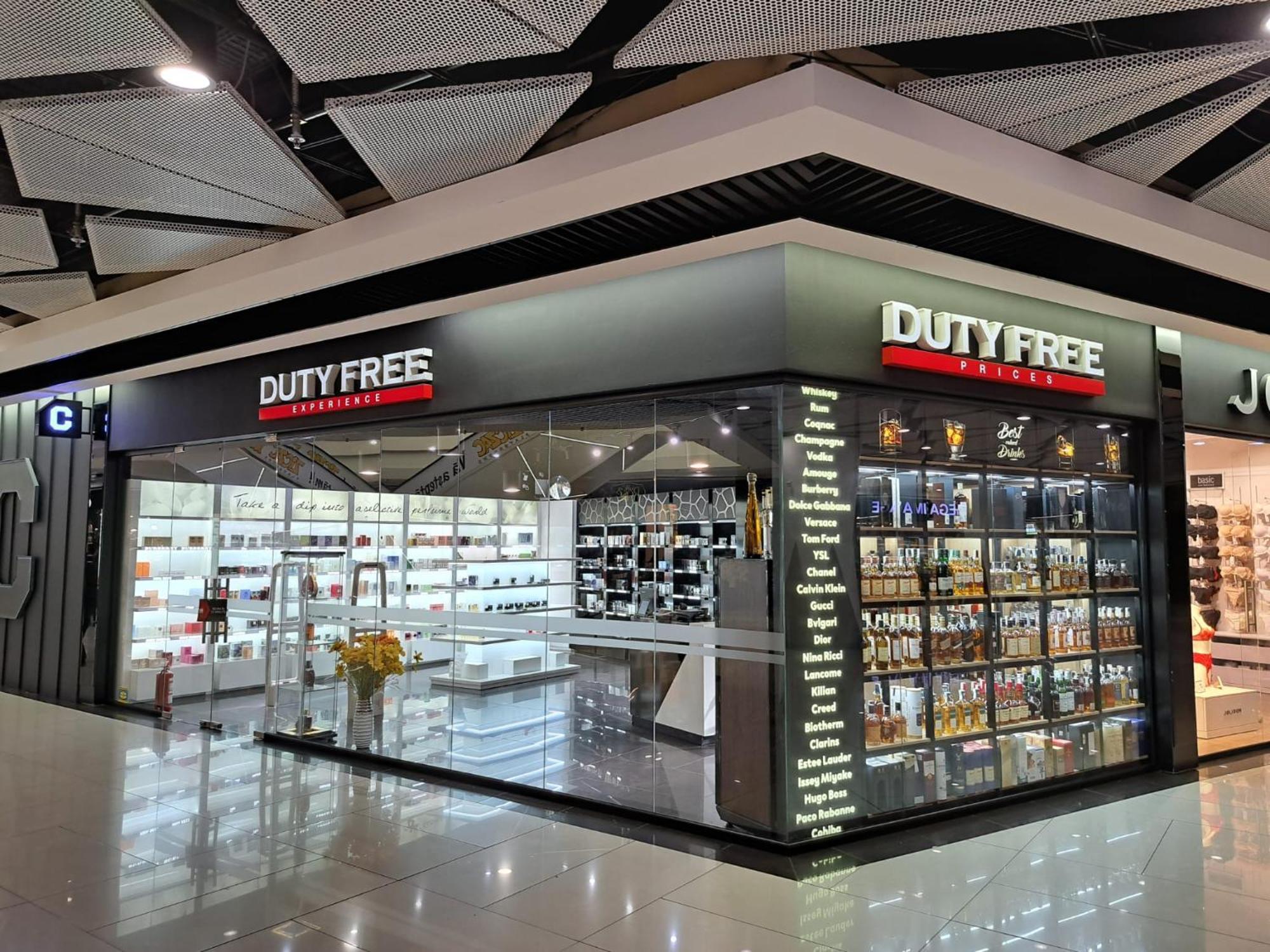 Hotel Platinia Kolozsvár Kültér fotó Duty Free at the airport