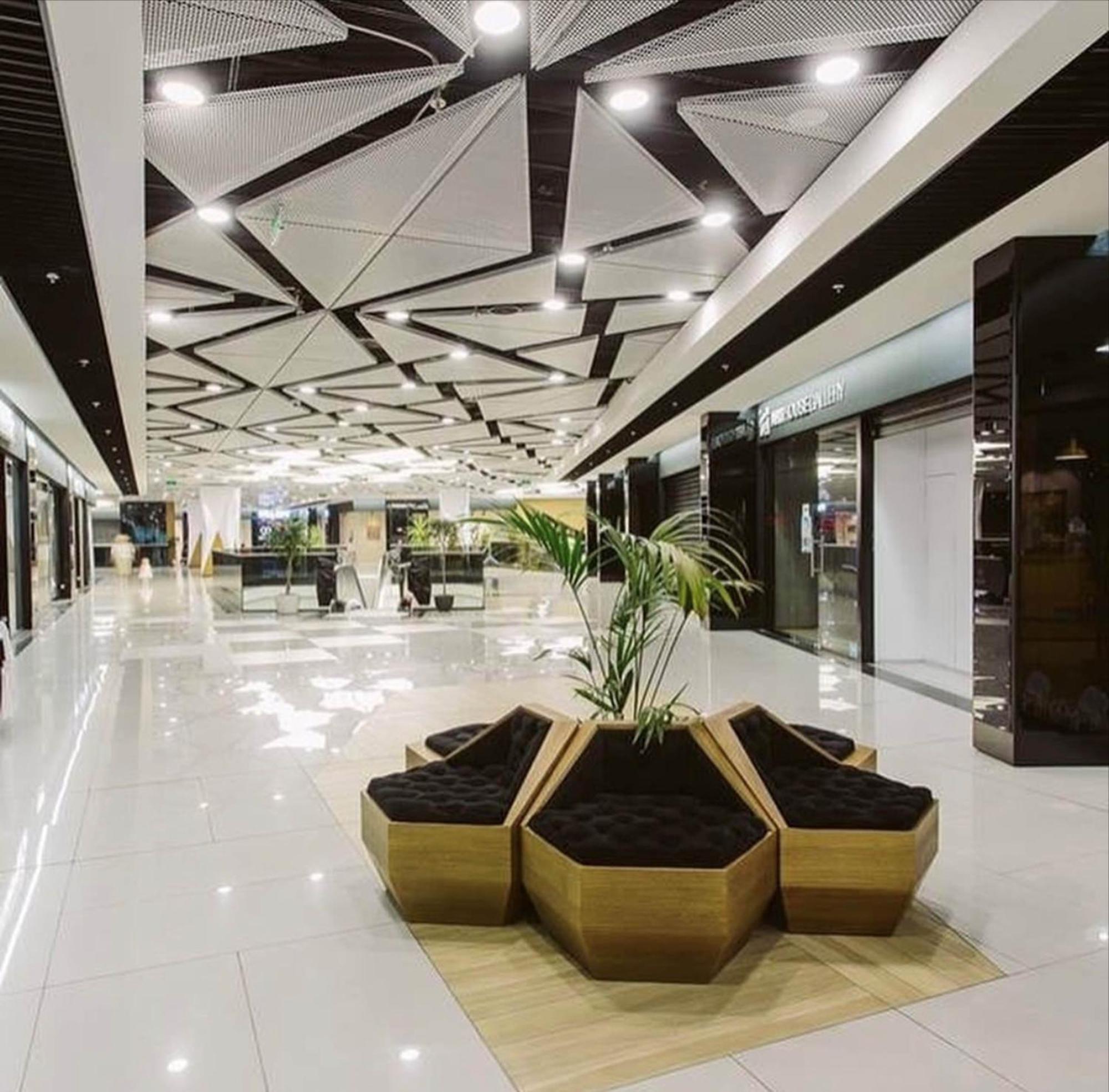 Hotel Platinia Kolozsvár Kültér fotó The interior of the mall