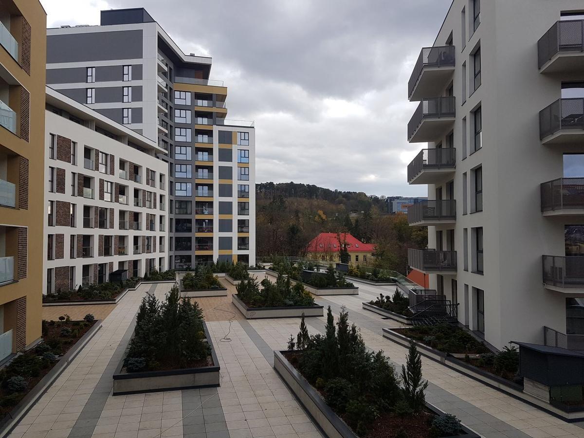Hotel Platinia Kolozsvár Kültér fotó Residential buildings in the village