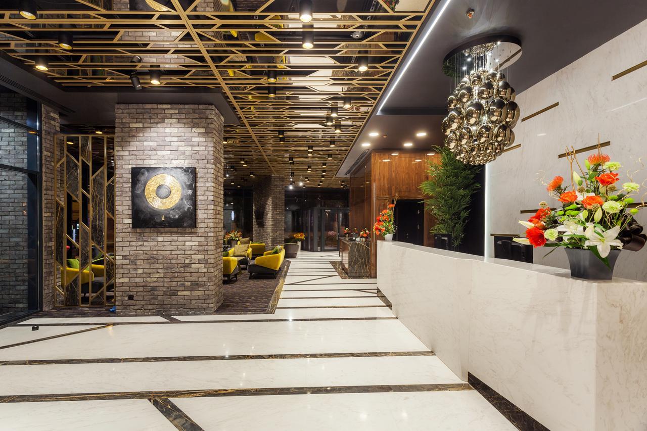 Hotel Platinia Kolozsvár Kültér fotó Lobby