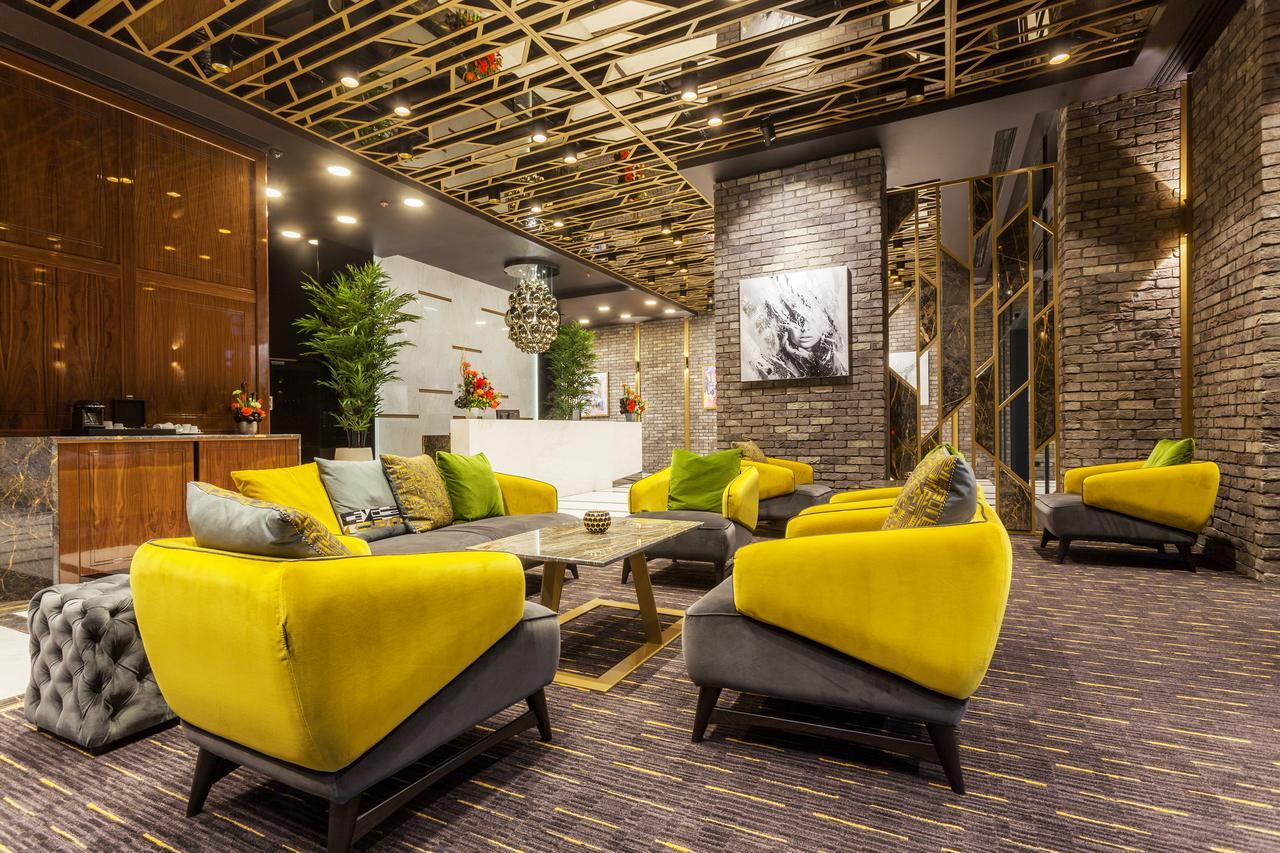 Hotel Platinia Kolozsvár Kültér fotó The lounge at the airport